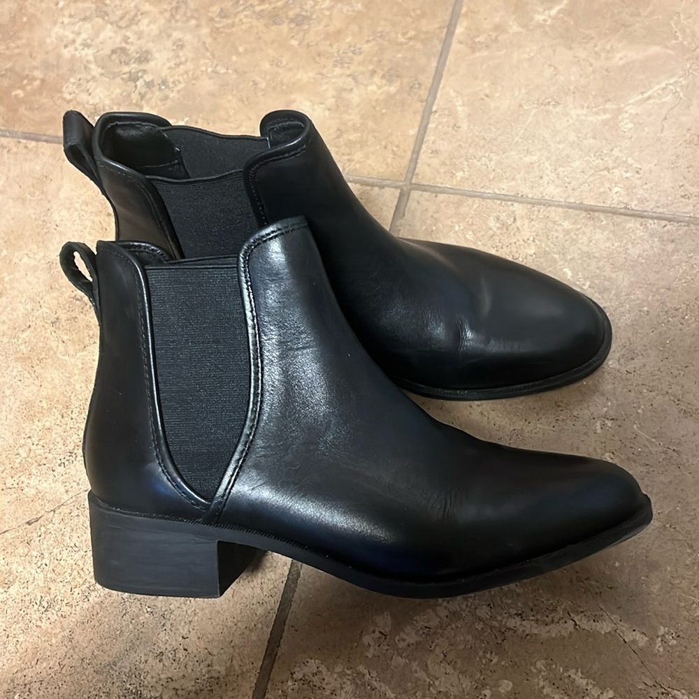 Steve Madden black booties 8.5 W